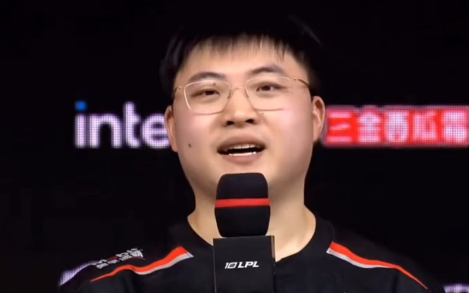 Uzi伤愈复出，险胜首场表现抢眼，中国队球迷欢呼！