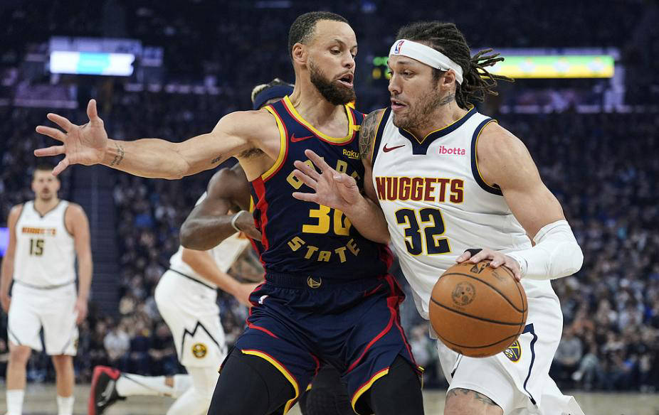 库里关键时刻状态火爆，掘金助力球队获胜！