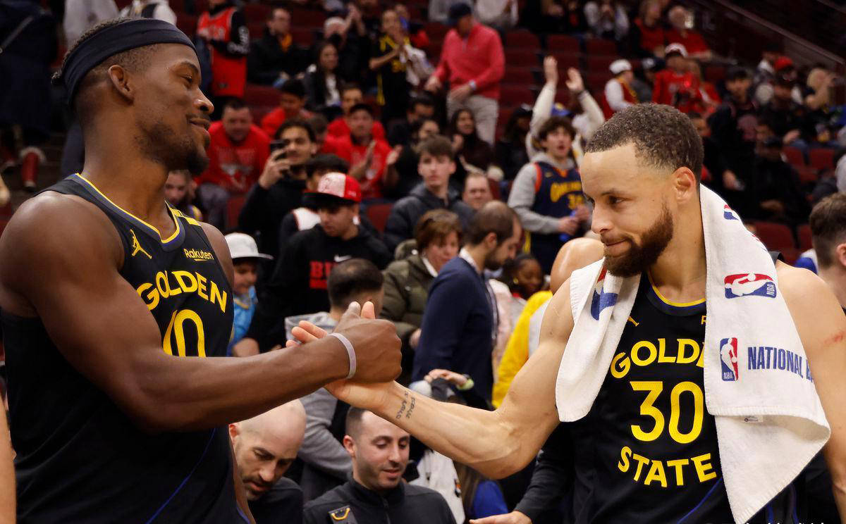 马龙对阵库里激战胶着，最终险胜对手！的简单介绍