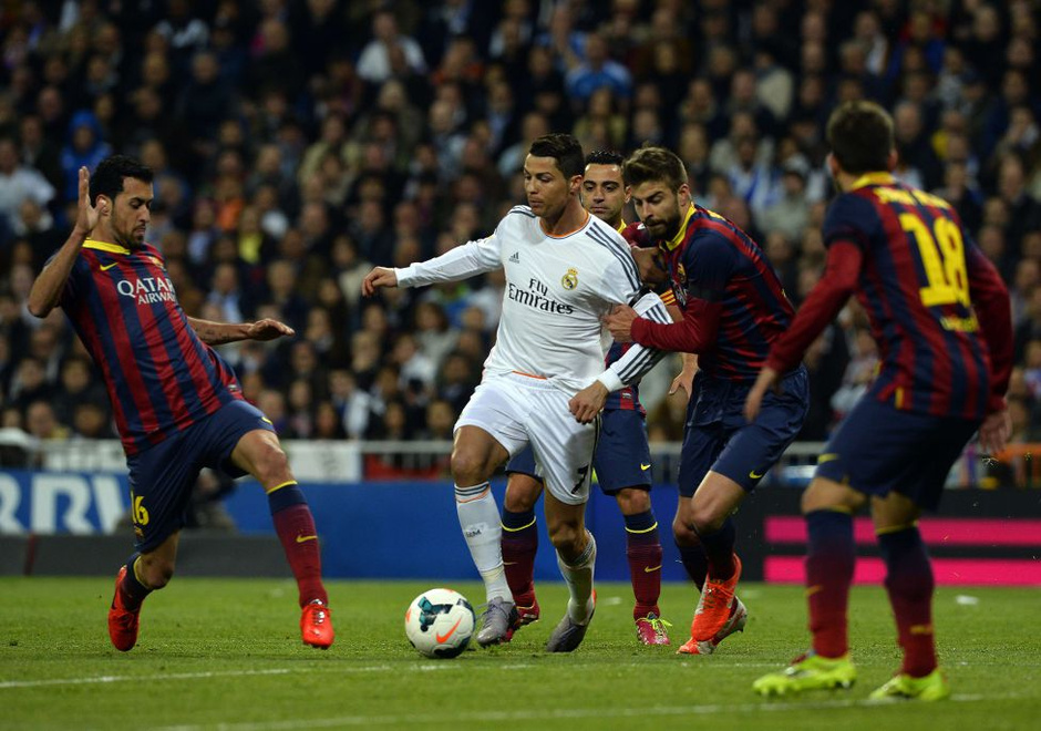 C罗打破历史纪录，巴萨教练泪洒赛场！