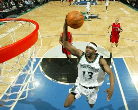 詹姆斯回归赛场，挺进下一轮首场状态亮眼，IG观众沸腾！